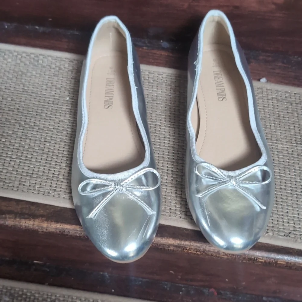 Dream Pairs Girls Size 9 Silver Slip-On Ballet Flats w/ Bow Accent
